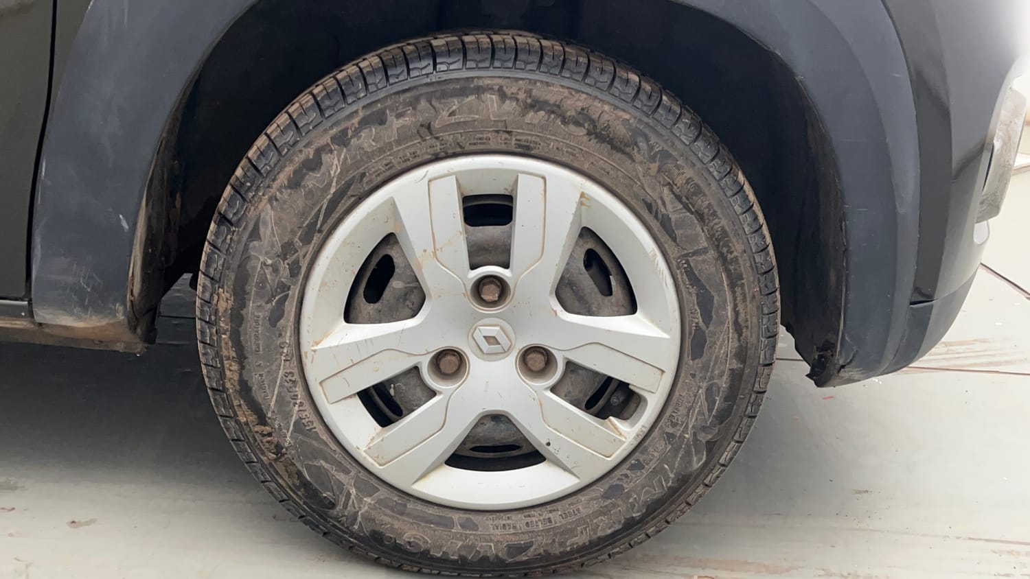 Used 2018 Renault Kwid 1.0 RXT Petrol Manual tyres RIGHT FRONT TYRE RIM VIEW