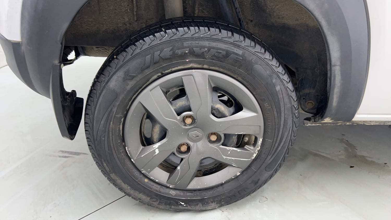 Used 2018 Renault Kwid 1.0 RXT Petrol Manual tyres RIGHT REAR TYRE RIM VIEW