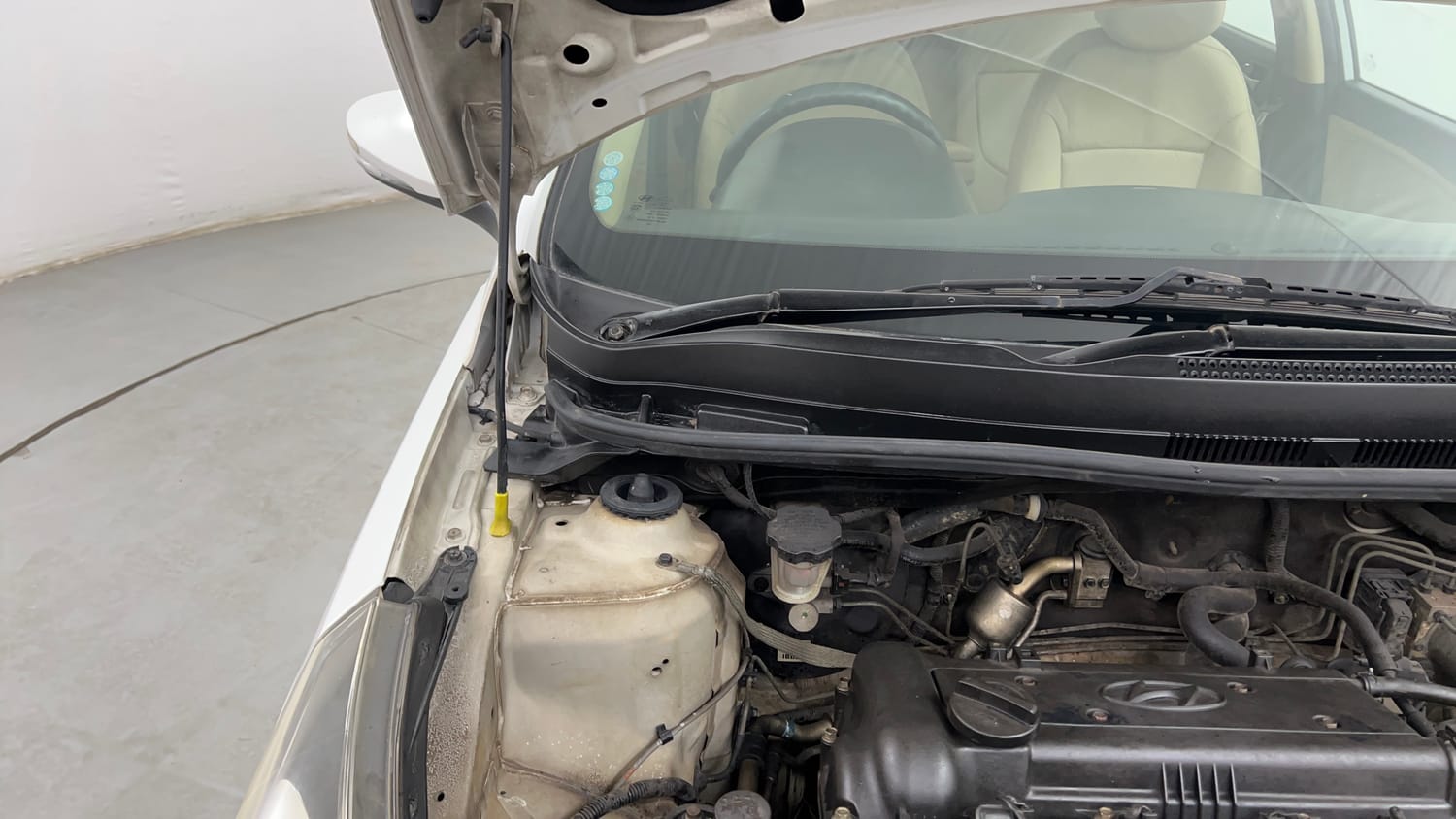 Used 2013 Hyundai Verna Fluidic 1.6 VTVT SX Petrol Manual engine ENGINE RIGHT SIDE HINGE & APRON VIEW