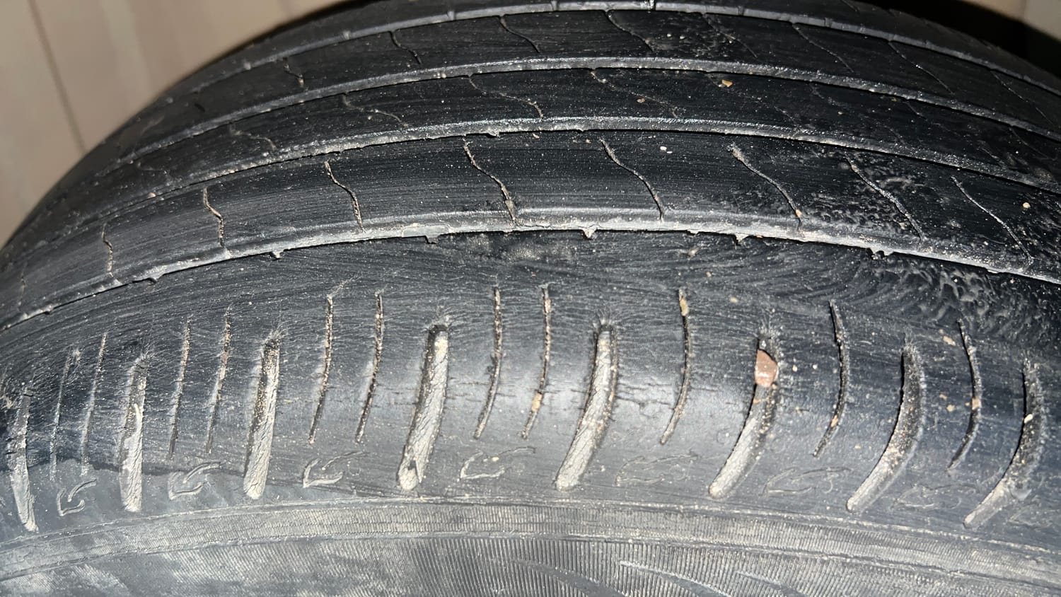 Used 2021 maruti-suzuki Vitara Brezza VXi Petrol Manual tyres LEFT FRONT TYRE TREAD VIEW