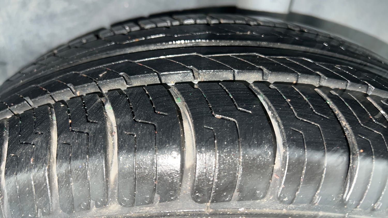 Used 2014 Volkswagen Polo Highline1.2L (P) Petrol Manual tyres LEFT REAR TYRE TREAD VIEW