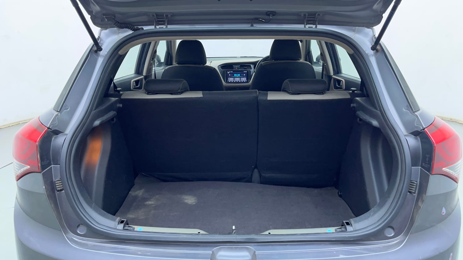 Used 2016 Hyundai Elite i20 Asta 1.2 Petrol Manual interior DICKY INSIDE VIEW