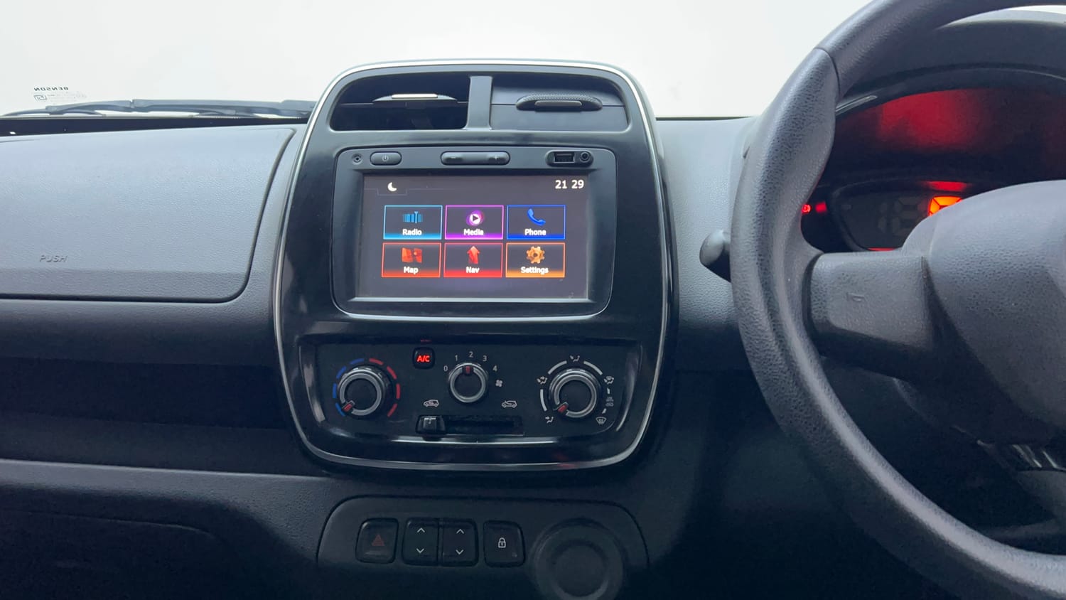 Used 2018 Renault Kwid 1.0 RXT Petrol Manual interior MUSIC SYSTEM & AC CONTROL VIEW