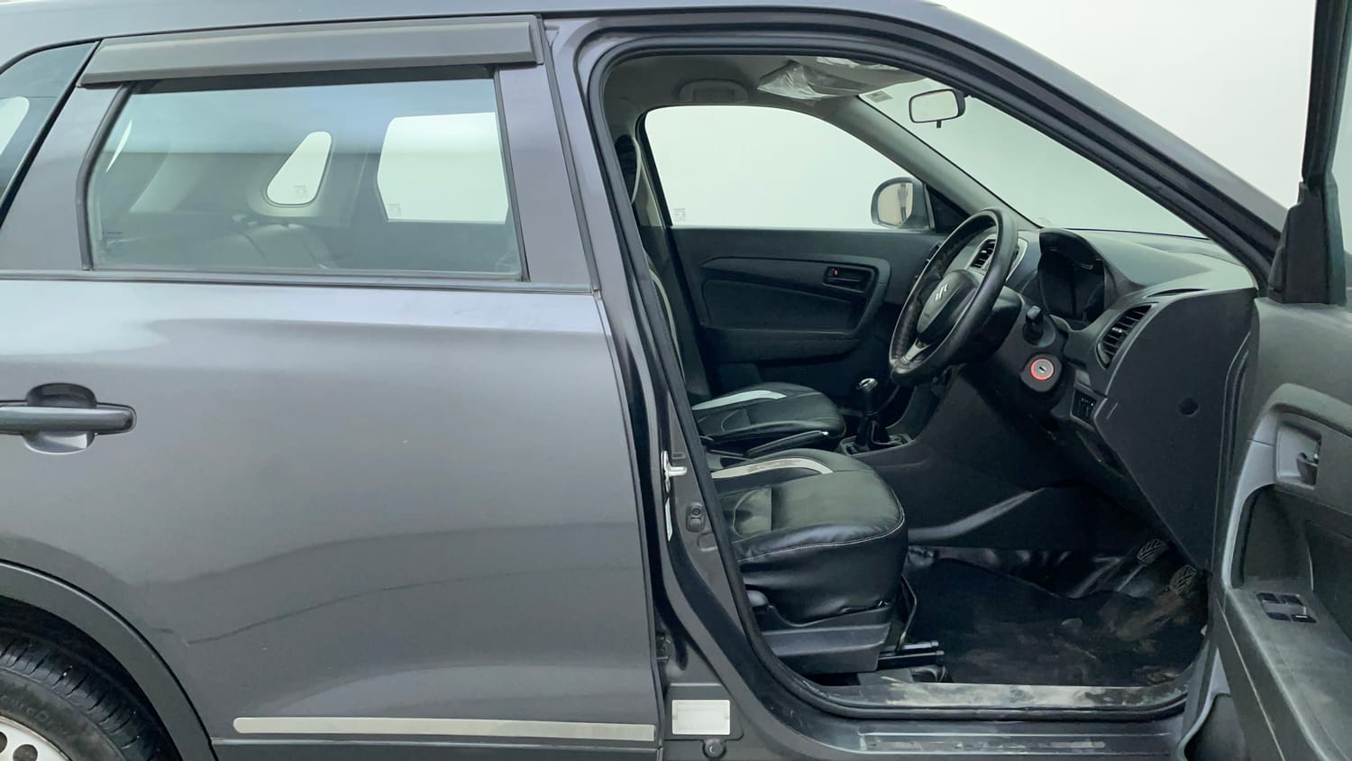 Used 2017 Maruti Suzuki Vitara Brezza LDi (O) Diesel Manual interior RIGHT SIDE FRONT DOOR CABIN VIEW