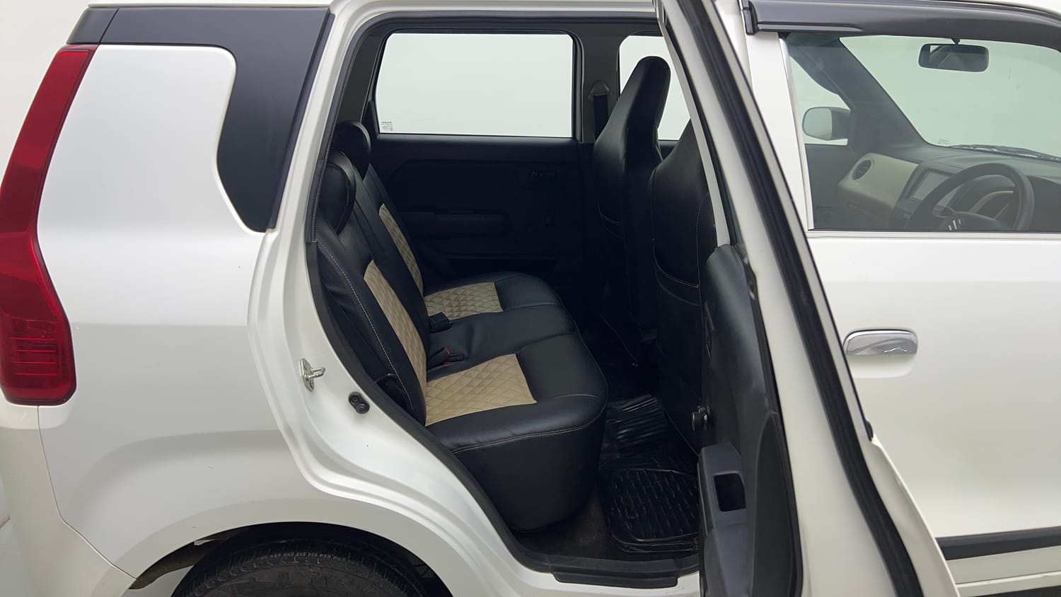 Used 2019 Maruti Suzuki Wagon R 1.0 LXi 1.0 Petrol Manual interior RIGHT SIDE REAR DOOR CABIN VIEW