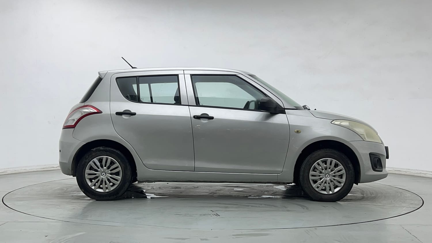 Used 2015 Maruti Suzuki Swift Lxi (O) Petrol Manual exterior RIGHT SIDE VIEW