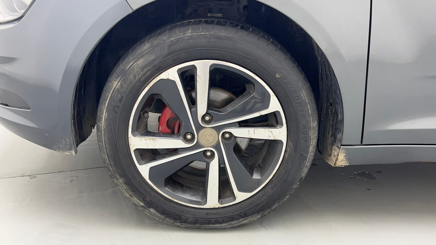Used 2024 Tata Altroz XZ iCNG Cng Manual tyres LEFT FRONT TYRE RIM VIEW