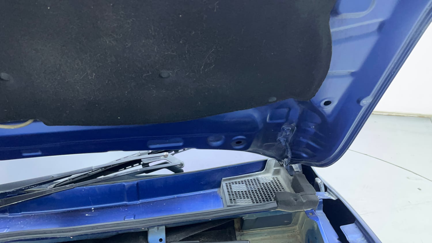 Used 2018 Renault Kwid CLIMBER 1.0 Petrol Manual engine ENGINE LEFT SIDE HINGE & APRON VIEW