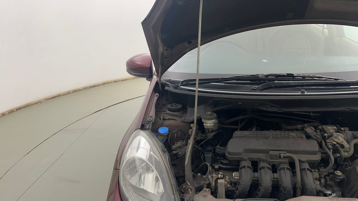 Used 2017 Honda Amaze 1.2 S i-VTEC Petrol Manual engine ENGINE RIGHT SIDE HINGE & APRON VIEW