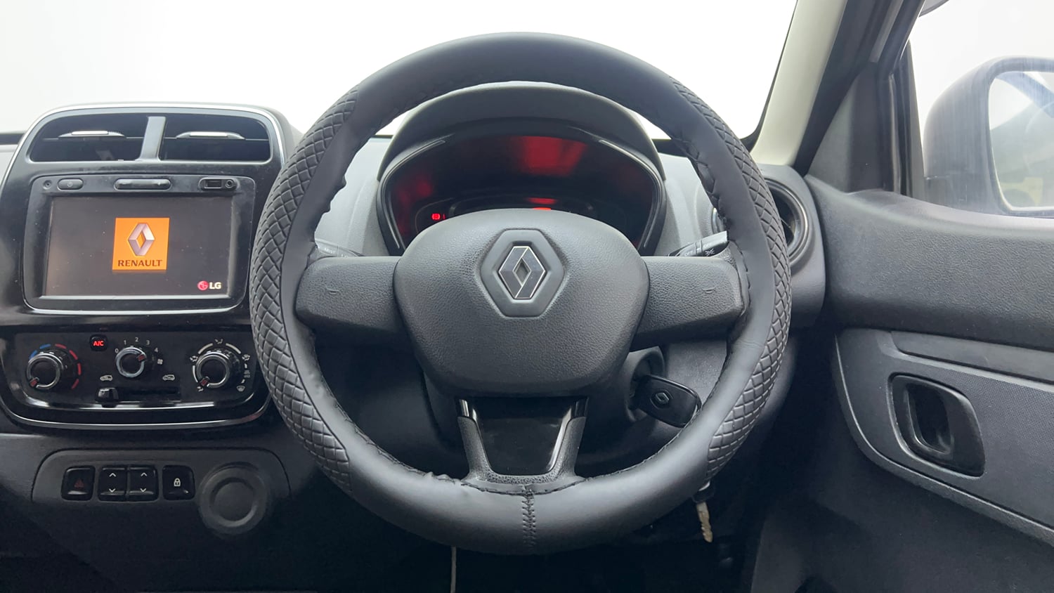 Used 2016 Renault Kwid RXT Petrol Manual interior STEERING VIEW