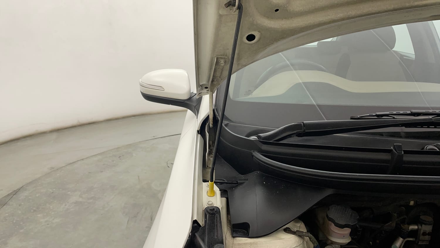 Used 2017 Hyundai Elite i20 Asta 1.2 (O) Petrol Manual engine ENGINE RIGHT SIDE HINGE & APRON VIEW