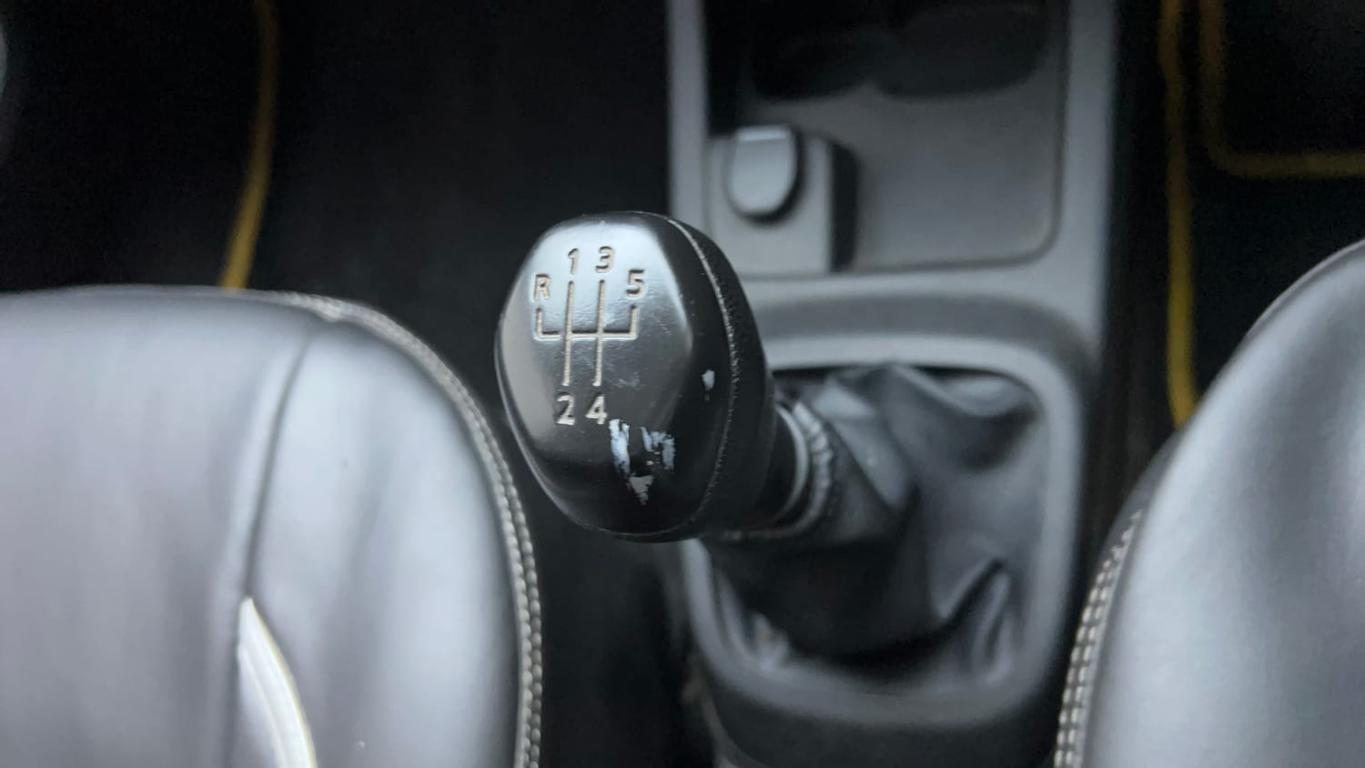 Used 2018 Renault Kwid 1.0 RXT Petrol Manual interior GEAR  KNOB VIEW