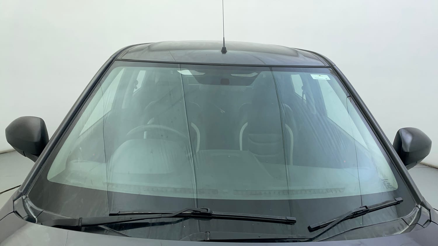 Used 2017 Maruti Suzuki Vitara Brezza LDi (O) Diesel Manual exterior FRONT WINDSHIELD VIEW