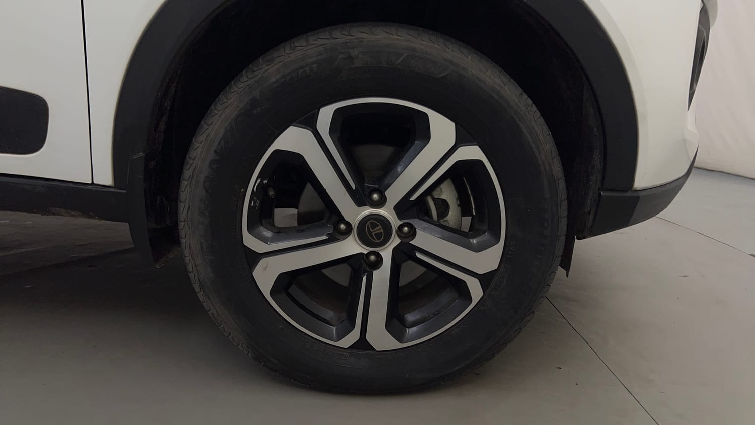 Used 2023 Tata Nexon XZA Plus Petrol Automatic tyres RIGHT FRONT TYRE RIM VIEW