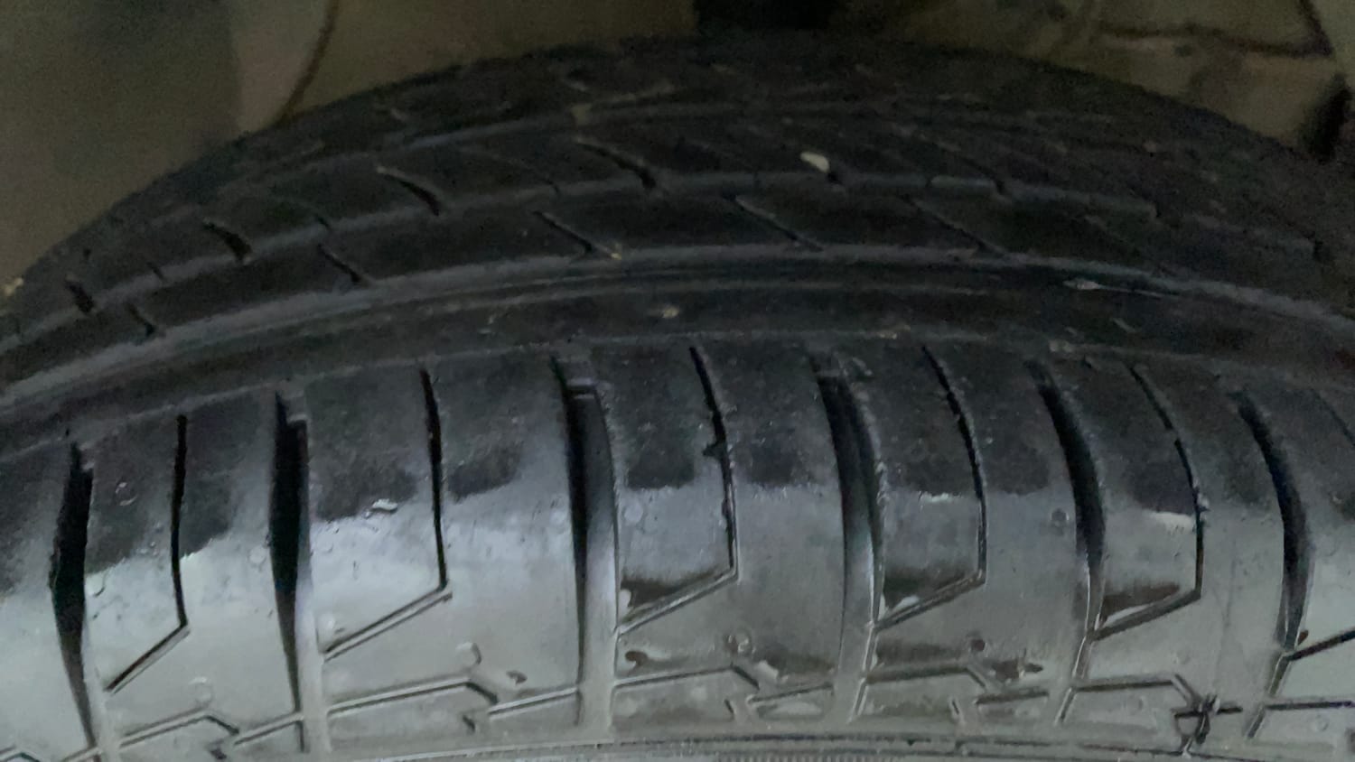 Used 2017 Maruti Suzuki Vitara Brezza LDi (O) Diesel Manual tyres RIGHT FRONT TYRE TREAD VIEW