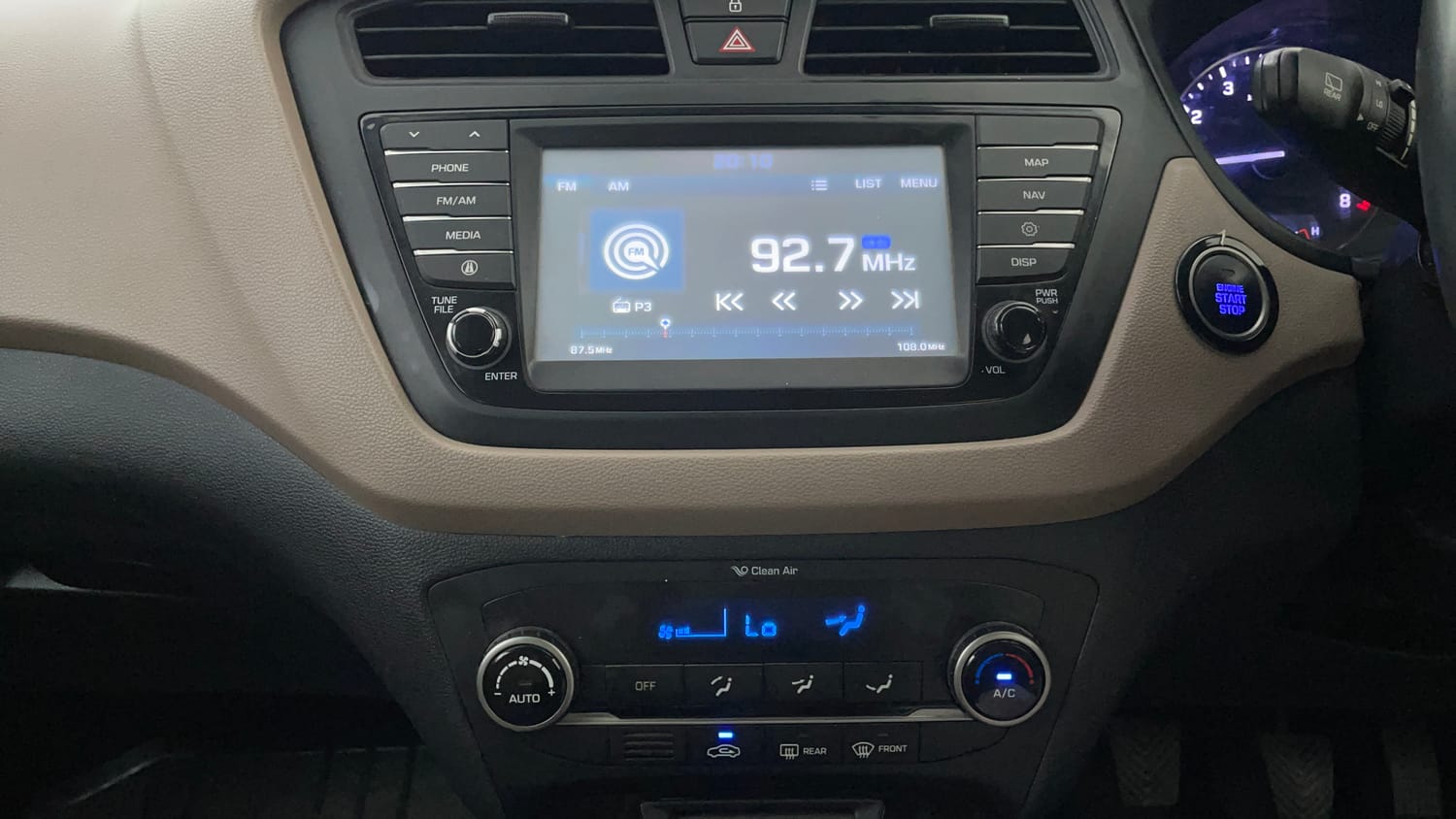 Used 2017 Hyundai Elite i20 Asta 1.2 (O) Petrol Manual interior MUSIC SYSTEM & AC CONTROL VIEW