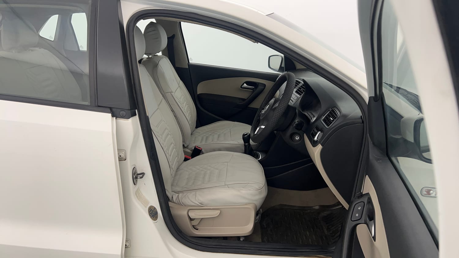 Used 2014 Volkswagen Polo Highline1.2L (P) Petrol Manual interior RIGHT SIDE FRONT DOOR CABIN VIEW