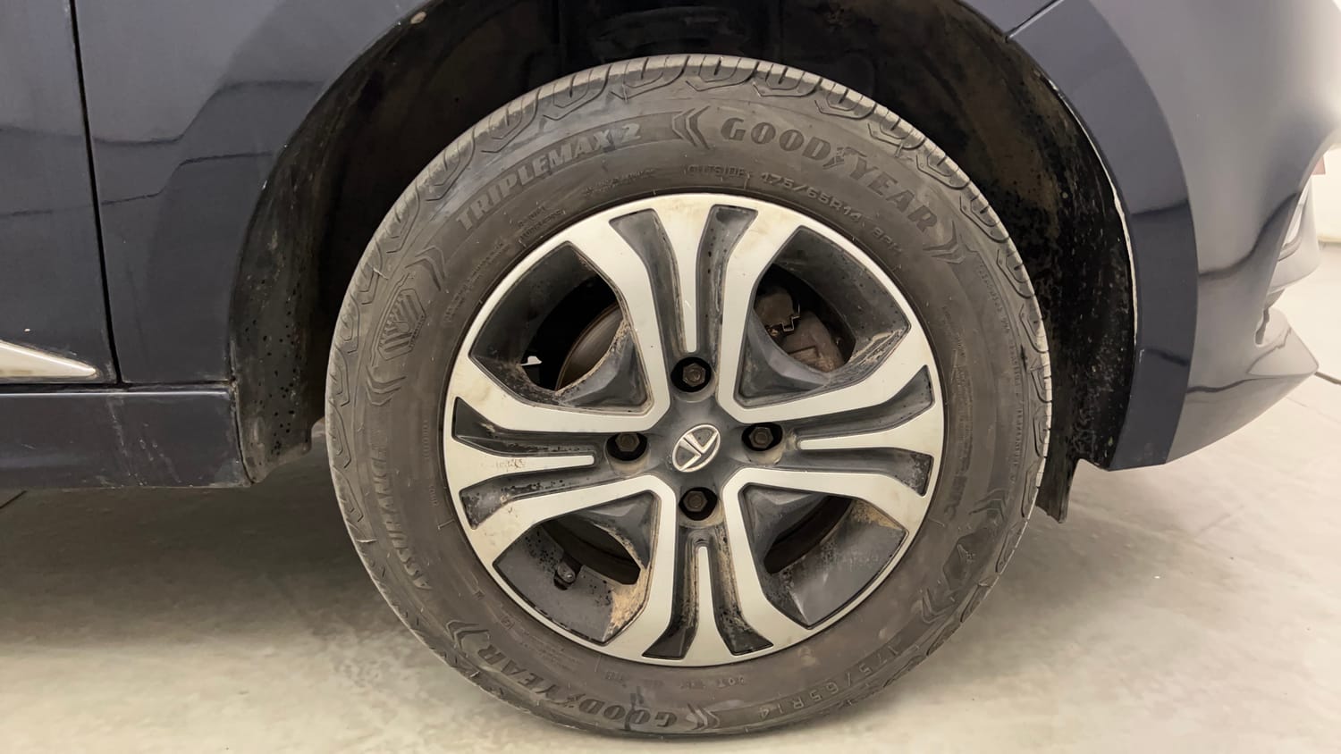 Used 2022 Tata Tigor XZ Plus CNG Cng Manual tyres RIGHT FRONT TYRE RIM VIEW