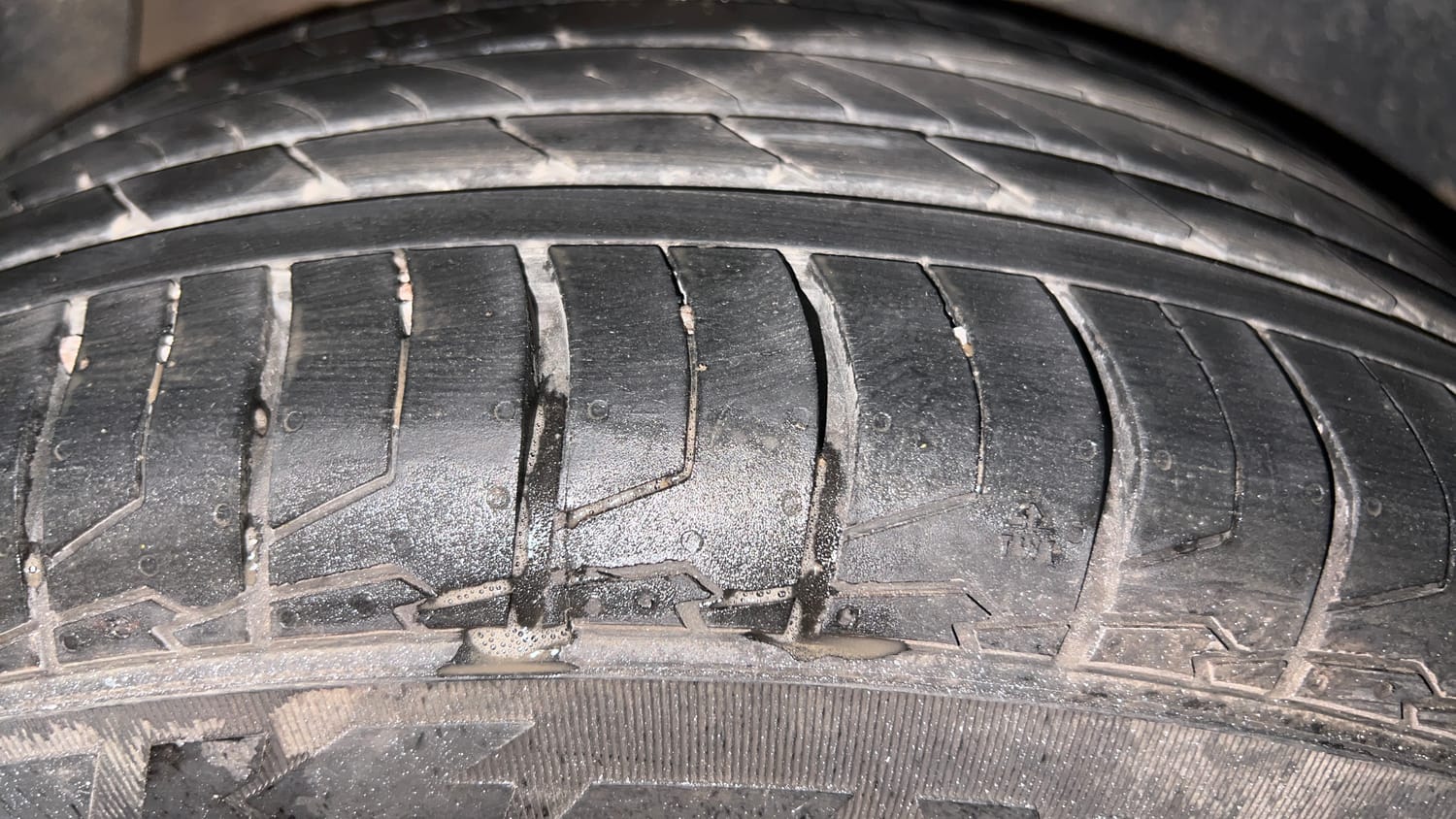 Used 2019 Hyundai Creta SX 1.6 AT CRDi Diesel Automatic tyres RIGHT REAR TYRE TREAD VIEW