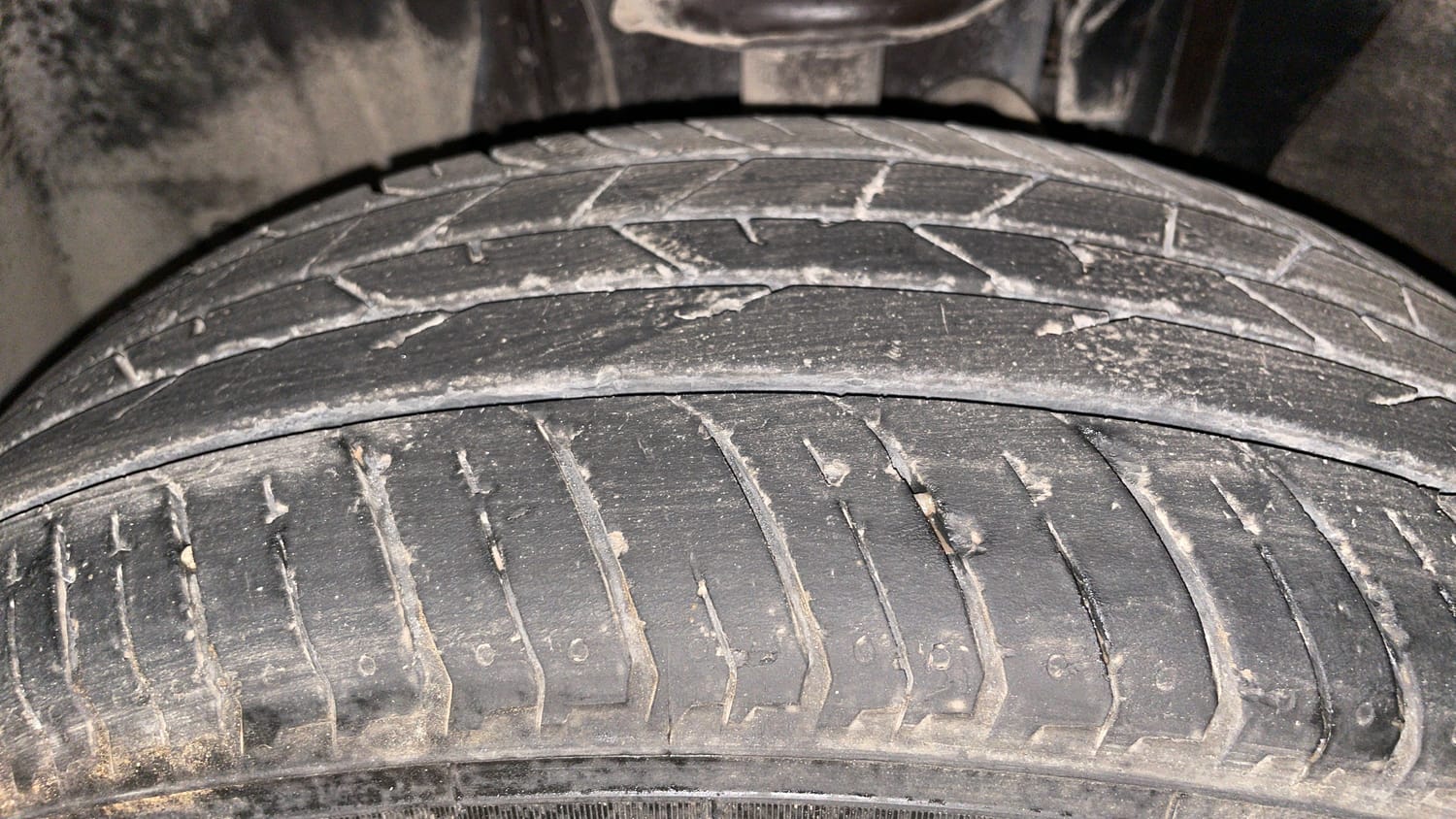 Used 2022 Renault Kiger RXZ AMT Petrol Automatic tyres LEFT FRONT TYRE TREAD VIEW