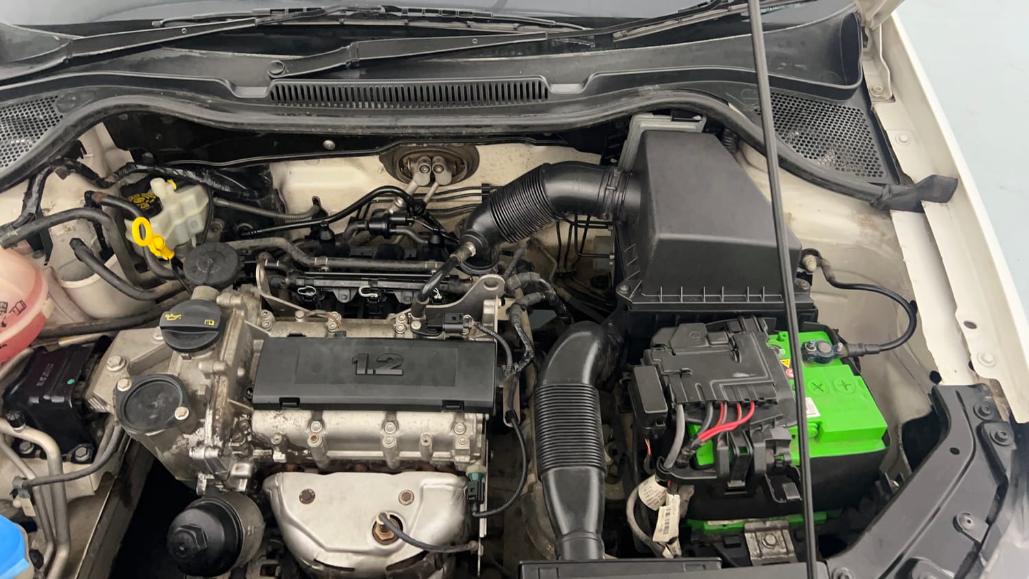 Used 2014 Volkswagen Polo Highline1.2L (P) Petrol Manual engine ENGINE LEFT SIDE VIEW
