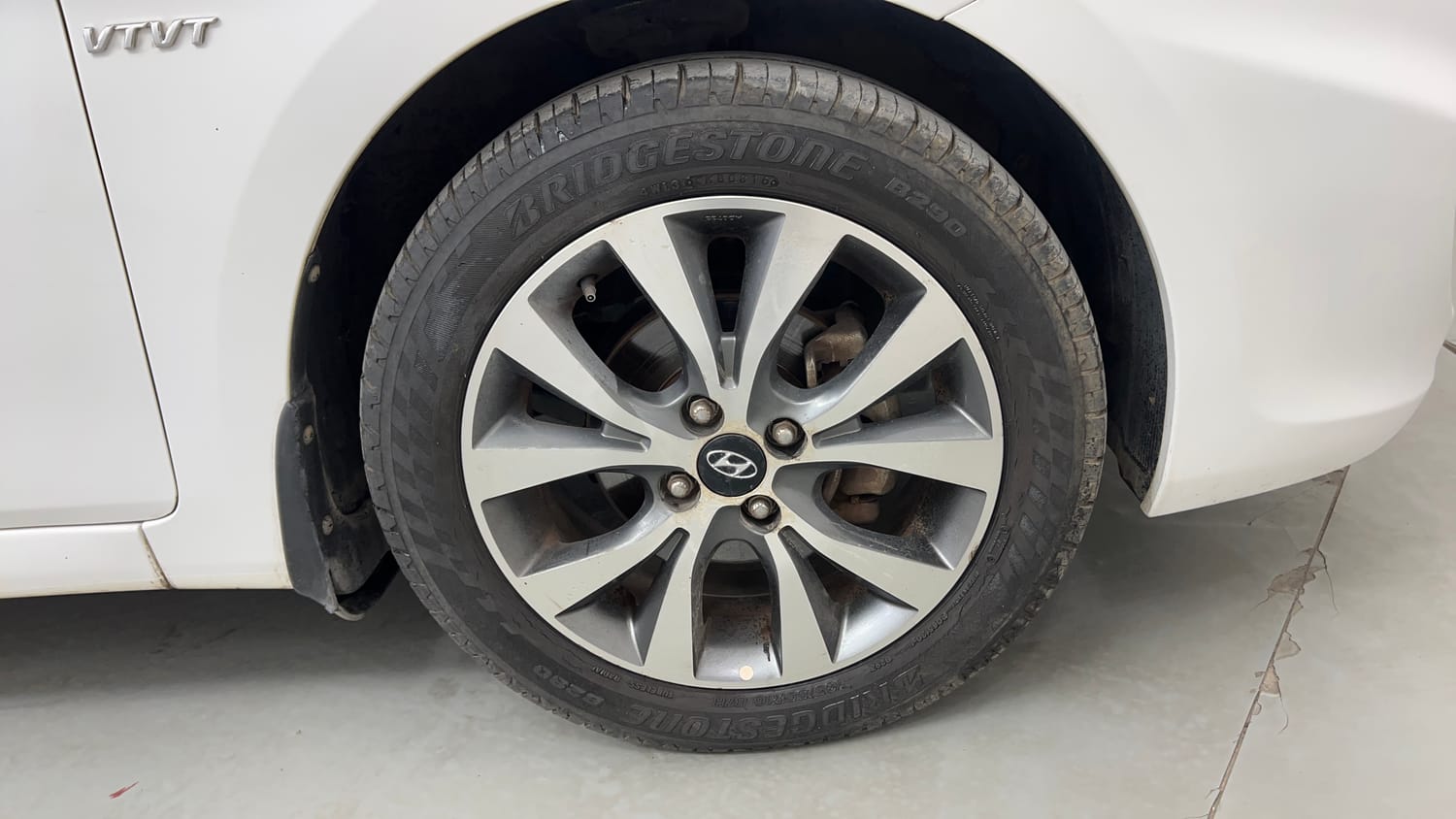 Used 2013 Hyundai Verna Fluidic 1.6 VTVT SX Petrol Manual tyres RIGHT FRONT TYRE RIM VIEW