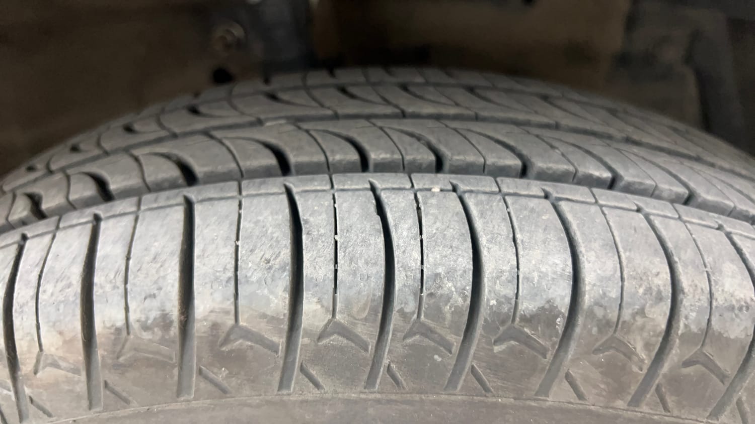 Used 2014 Maruti Suzuki Swift VXi Petrol Manual tyres RIGHT FRONT TYRE TREAD VIEW
