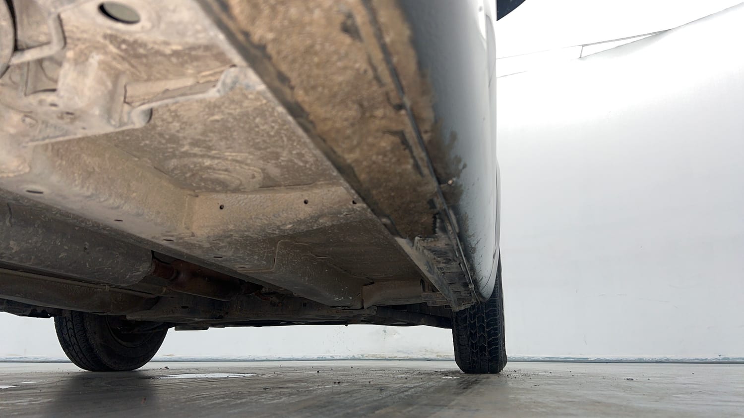 Used 2014 Maruti Suzuki Swift VXi Petrol Manual extra REAR RIGHT UNDERBODY VIEW