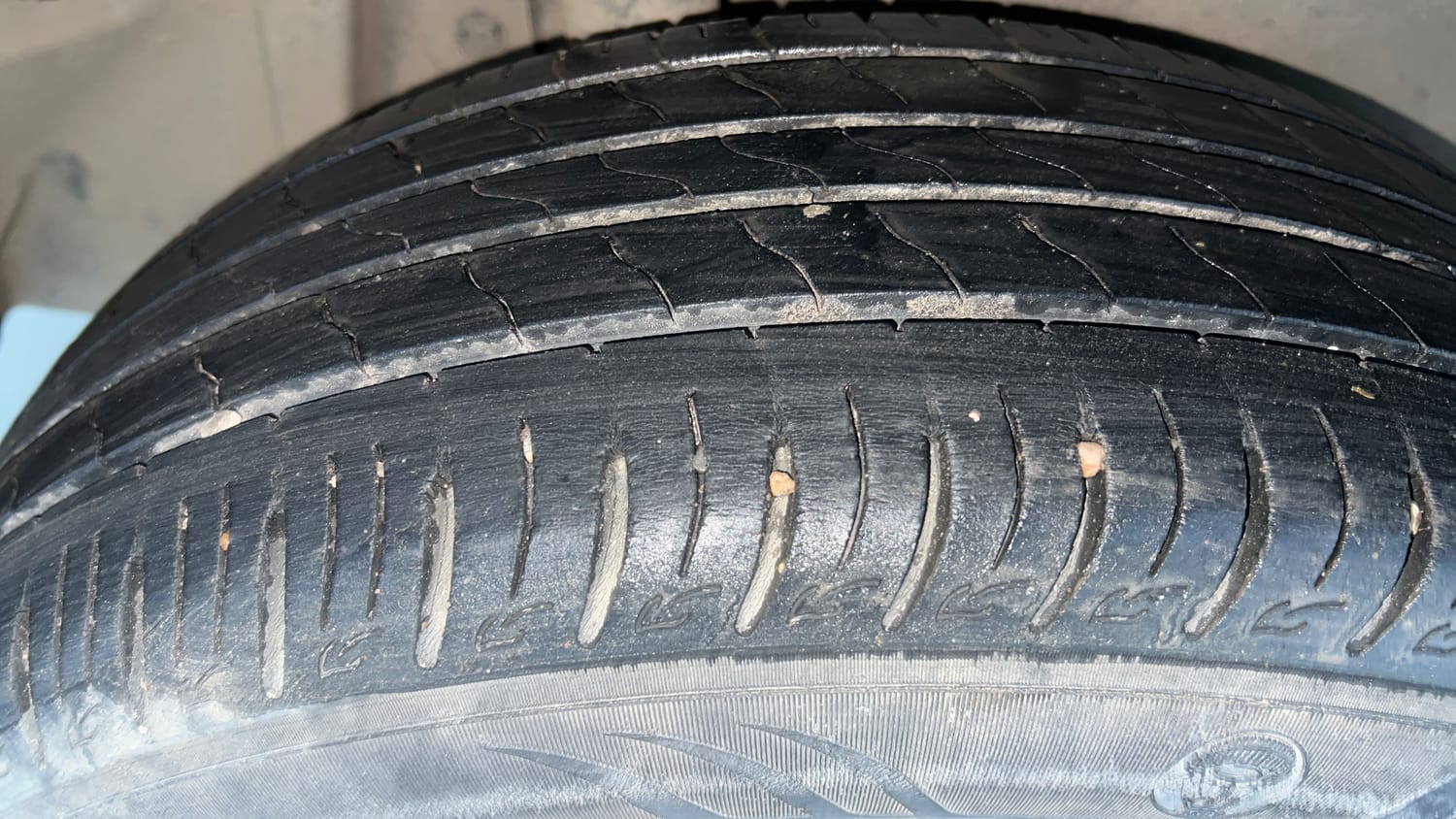 Used 2021 maruti-suzuki Vitara Brezza VXi Petrol Manual tyres RIGHT REAR TYRE TREAD VIEW