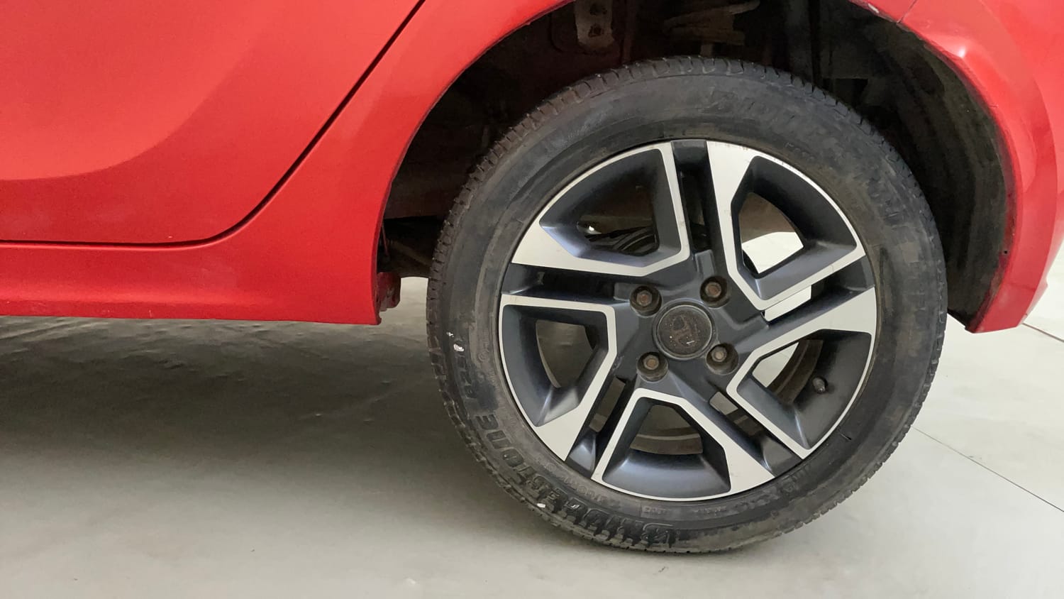 Used 2021 Tata Tiago XZA Plus Petrol Automatic tyres LEFT REAR TYRE RIM VIEW
