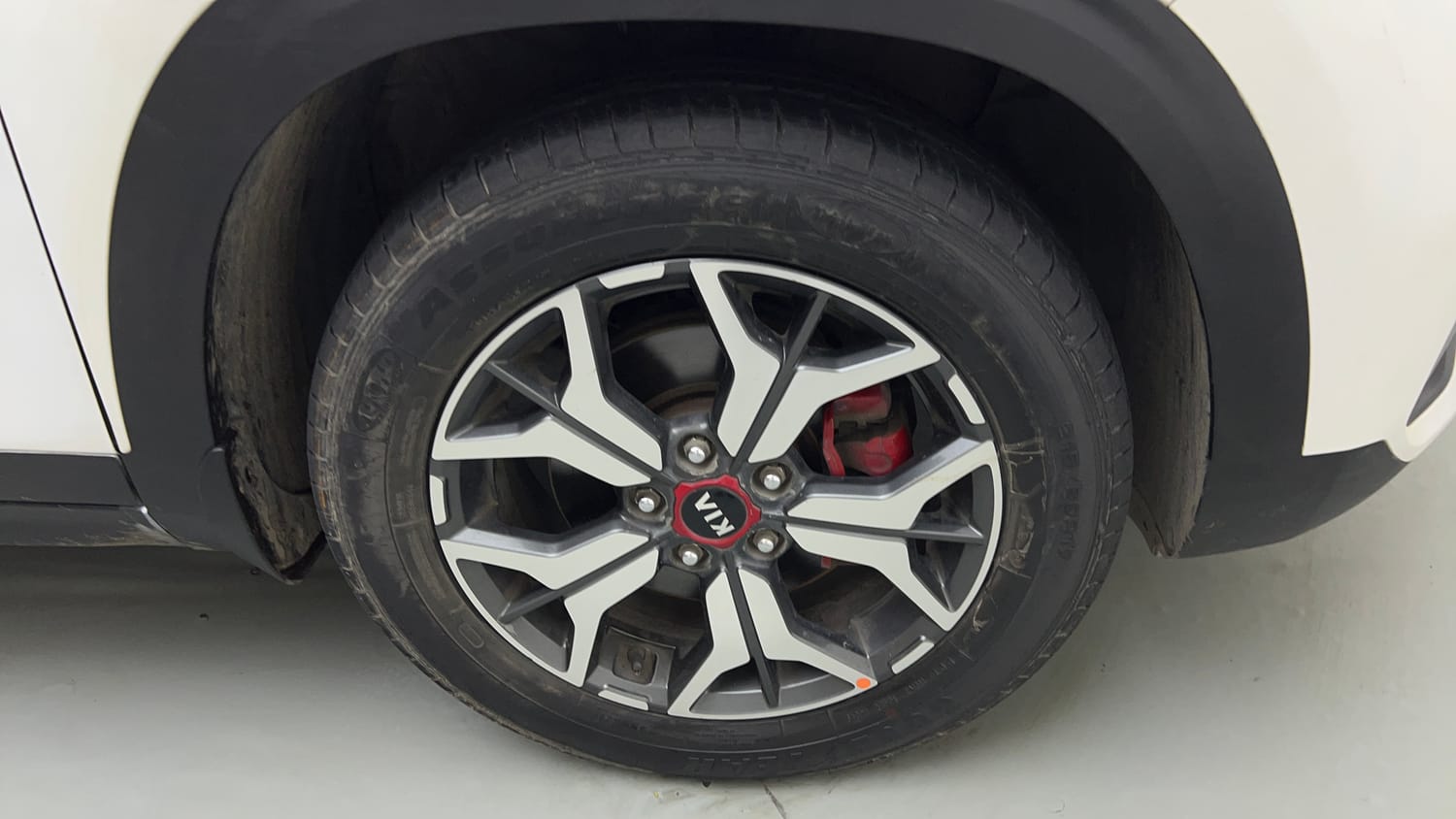 Used 2019 kia Seltos GTX Plus DCT 1.4 Petrol Automatic tyres RIGHT FRONT TYRE RIM VIEW