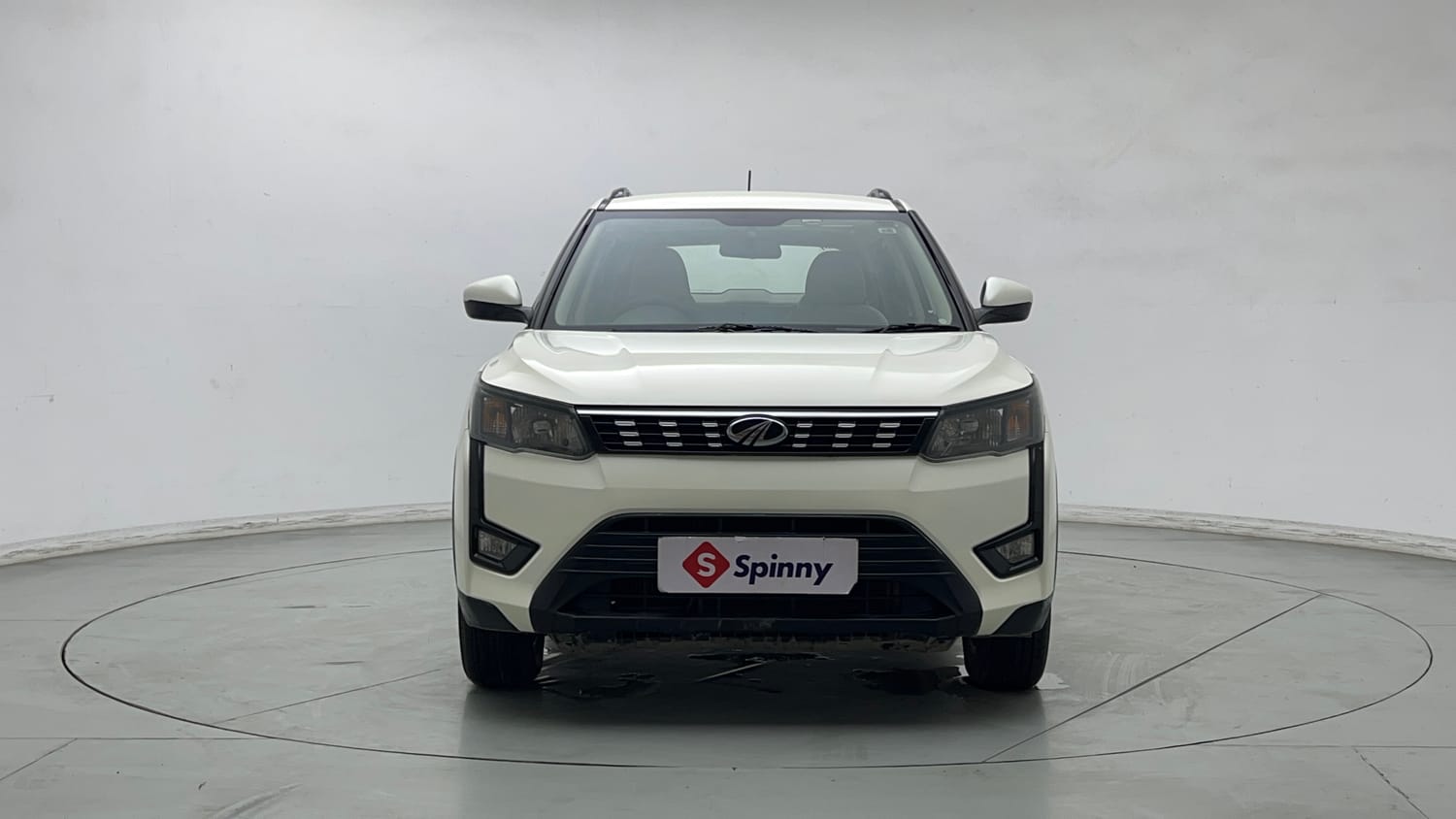 Used 2022 Mahindra XUV 300 W6 1.5 Diesel Diesel Manual exterior FRONT VIEW