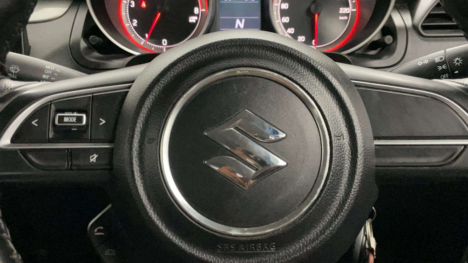 Used 2019 Maruti Suzuki Swift VXi AMT Petrol Automatic top_features Steering mounted controls