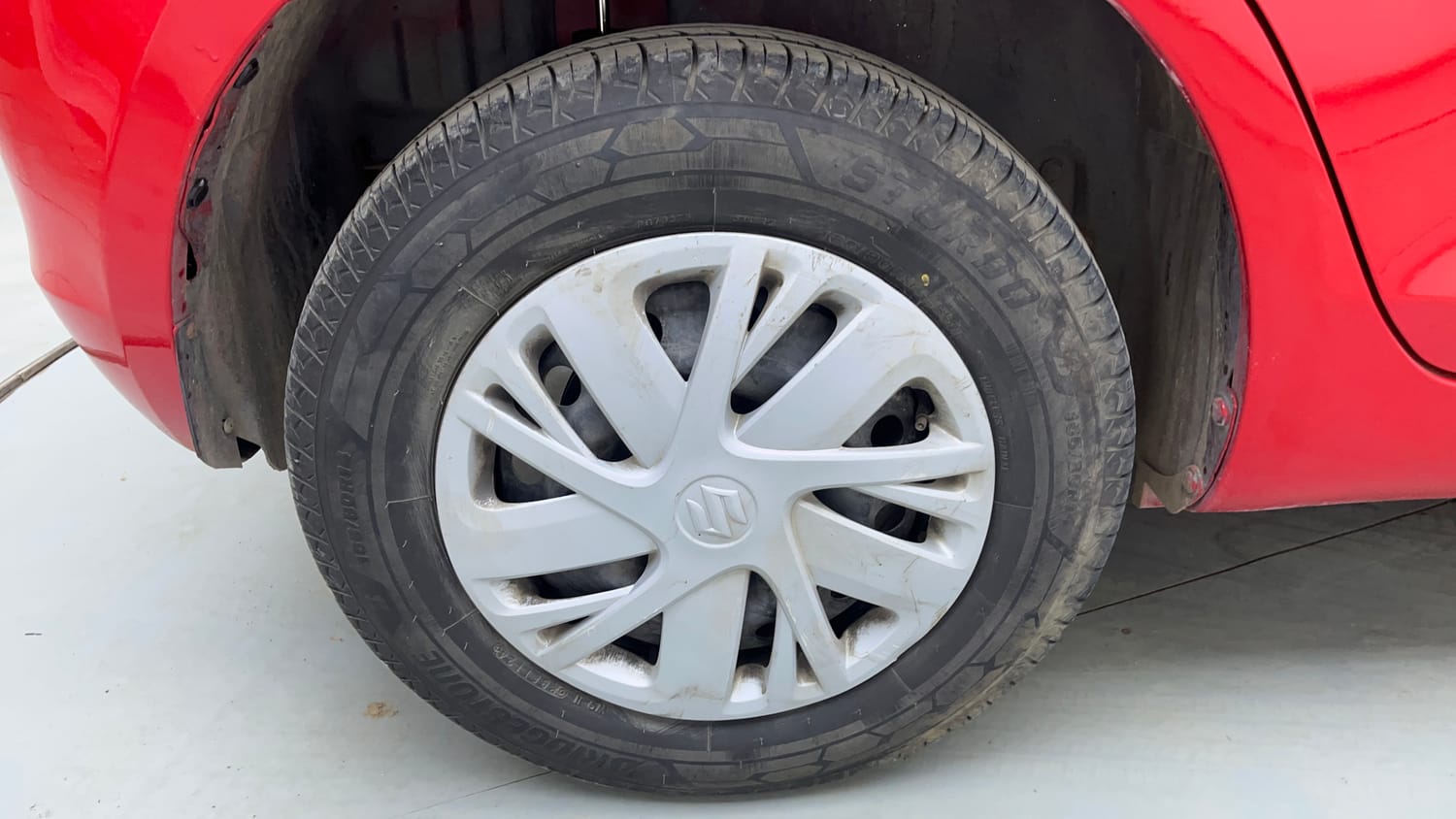 Used 2015 Maruti Suzuki Swift VXi Petrol Manual tyres RIGHT REAR TYRE RIM VIEW