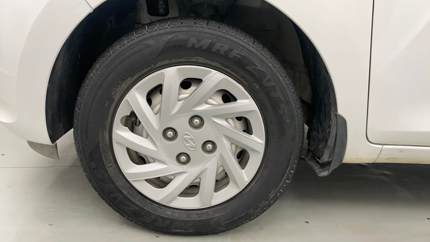 Used 2021 Hyundai Santro Magna Petrol Manual tyres LEFT FRONT TYRE RIM VIEW