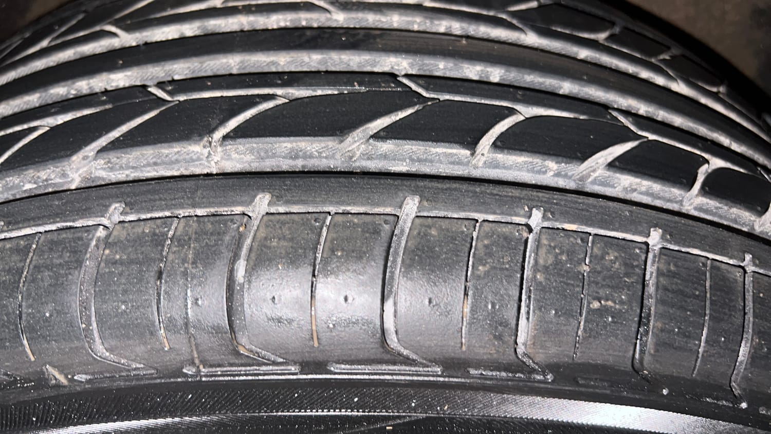 Used 2017 Maruti Suzuki Baleno Zeta 1.2 AT Petrol Automatic tyres LEFT REAR TYRE TREAD VIEW