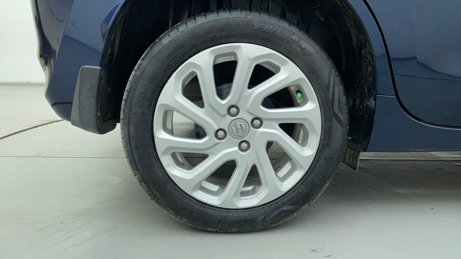 Used 2024 Maruti Suzuki Baleno Zeta AGS Petrol Automatic tyres RIGHT REAR TYRE RIM VIEW