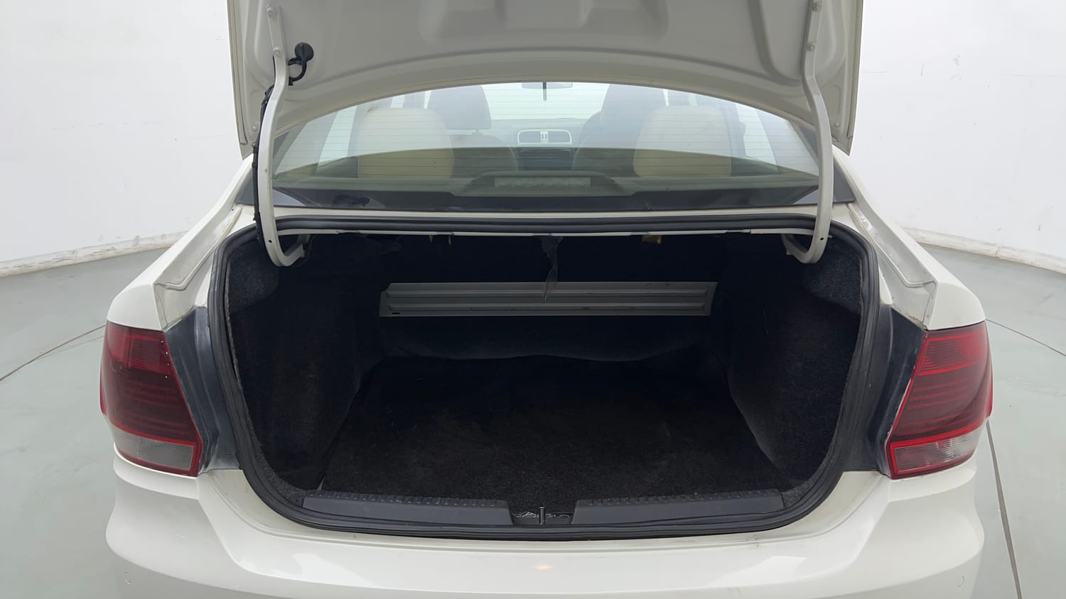 Used 2016 Volkswagen Vento Highline 1.2 (P) AT Petrol Automatic interior DICKY INSIDE VIEW