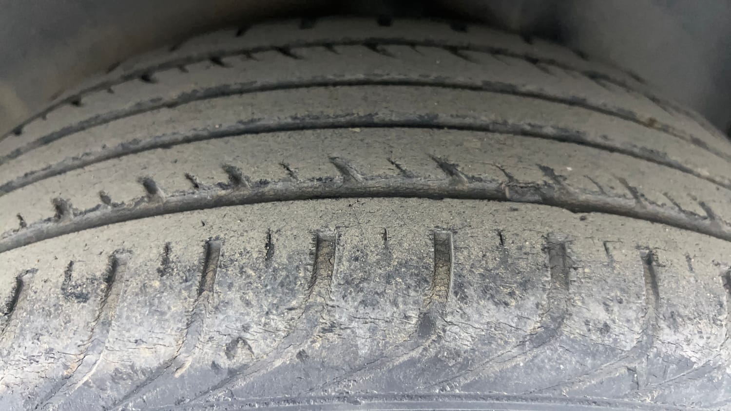Used 2017 Volkswagen Polo Comfortline 1.2L (P) Petrol Manual tyres LEFT REAR TYRE TREAD VIEW