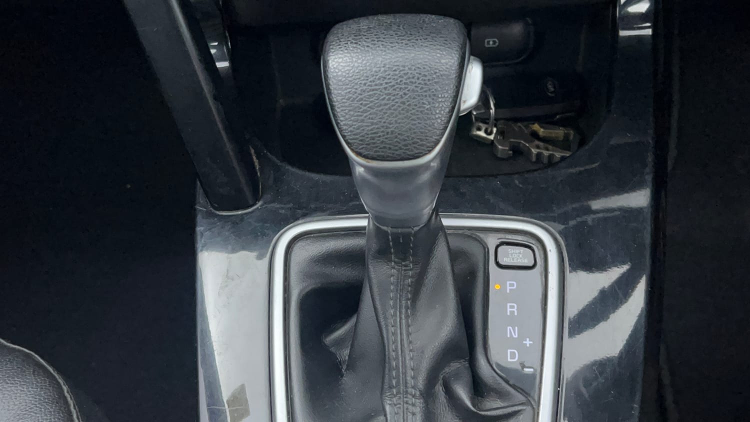 Used 2019 Kia Seltos HTK Plus AT 1.5 Diesel Diesel Automatic interior GEAR  KNOB VIEW