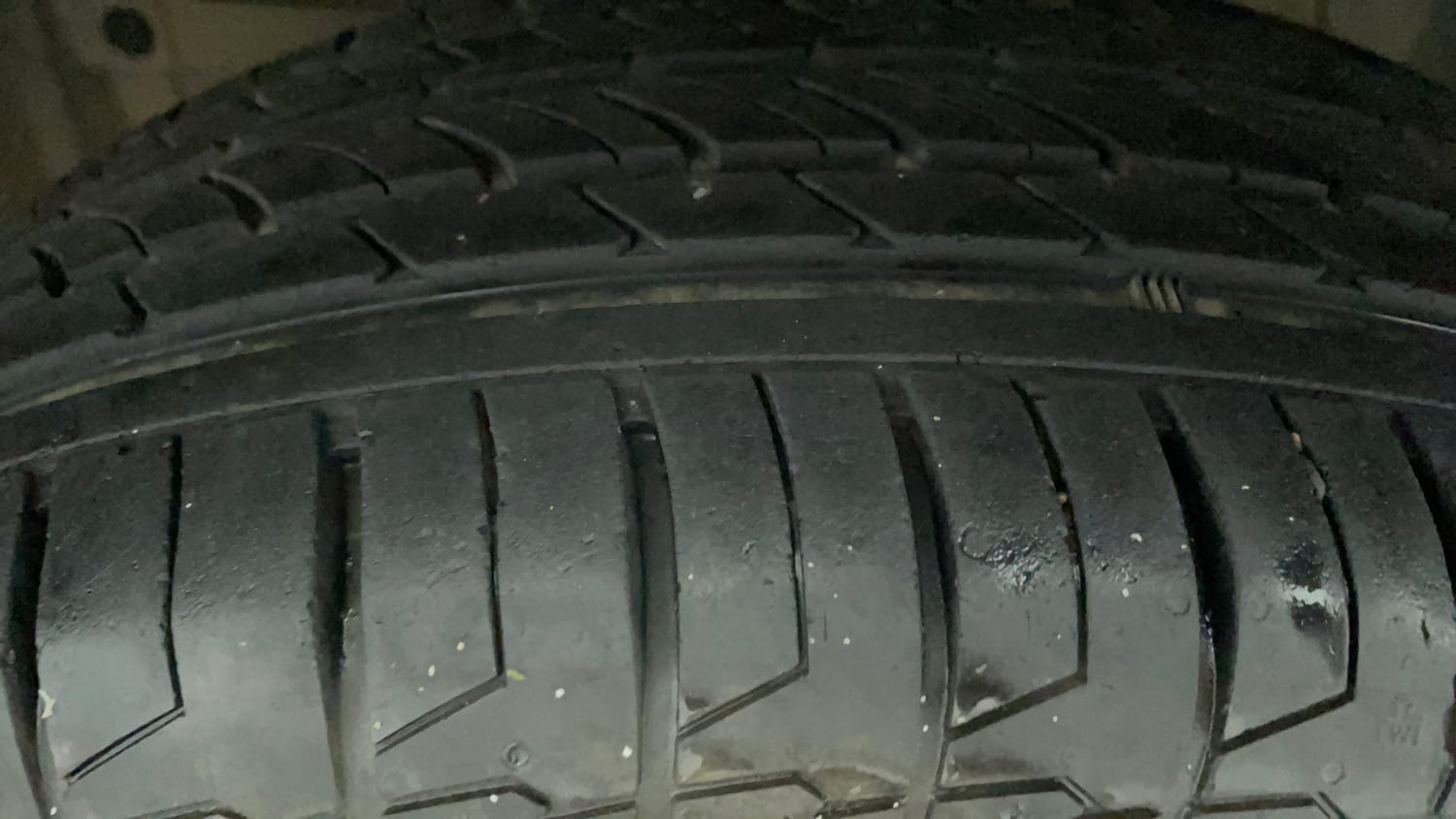 Used 2017 Maruti Suzuki Vitara Brezza LDi (O) Diesel Manual tyres LEFT FRONT TYRE TREAD VIEW