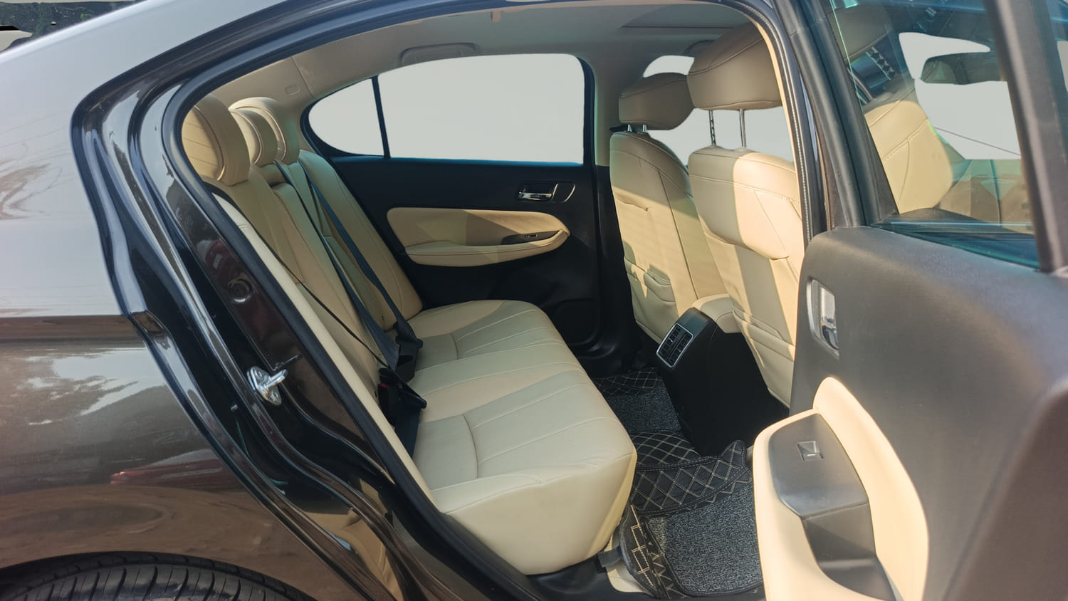 Used 2023 Honda City ZX Petrol Petrol Manual interior RIGHT SIDE REAR DOOR CABIN VIEW