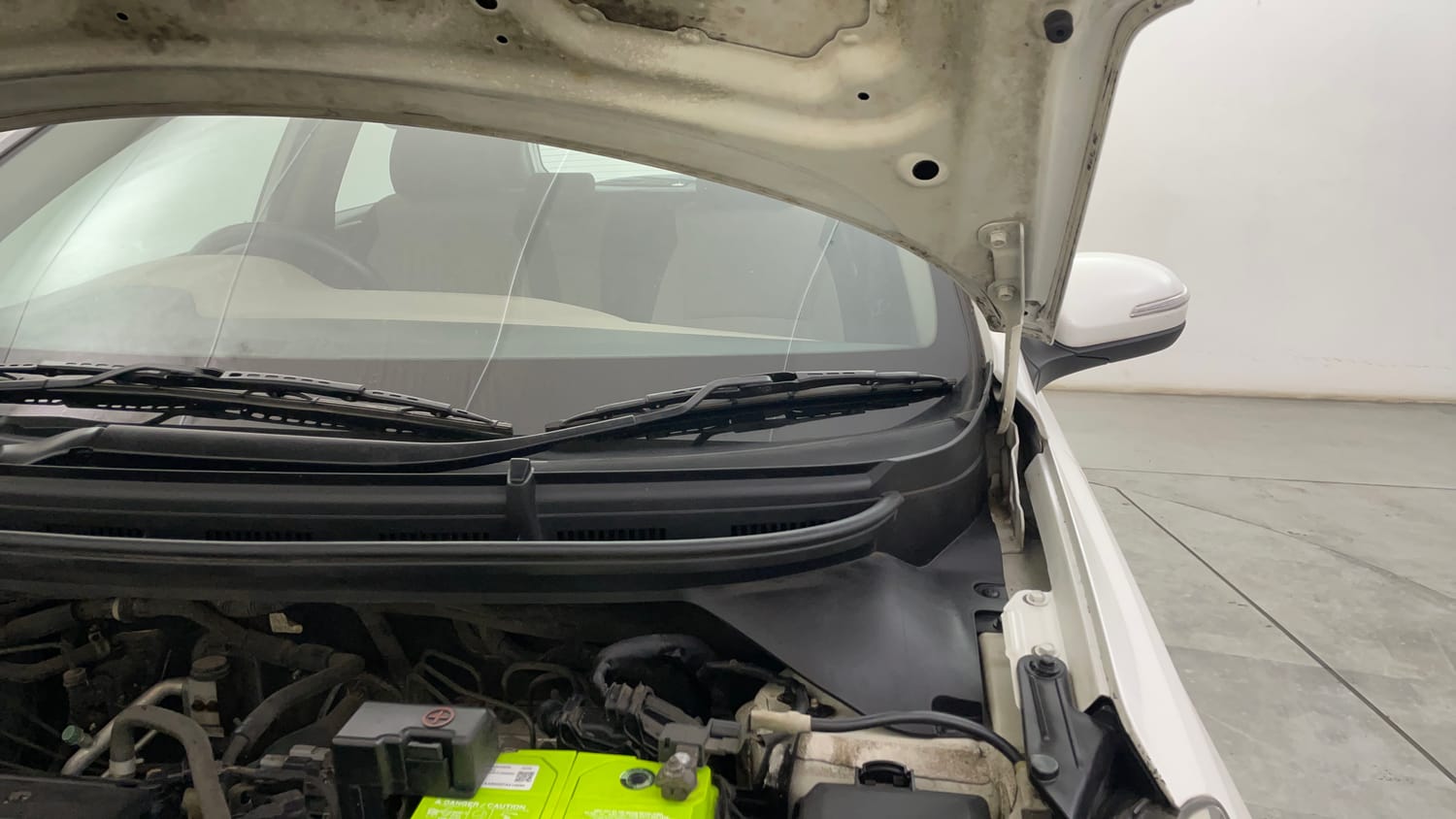 Used 2017 Hyundai Elite i20 Asta 1.2 (O) Petrol Manual engine ENGINE LEFT SIDE HINGE & APRON VIEW