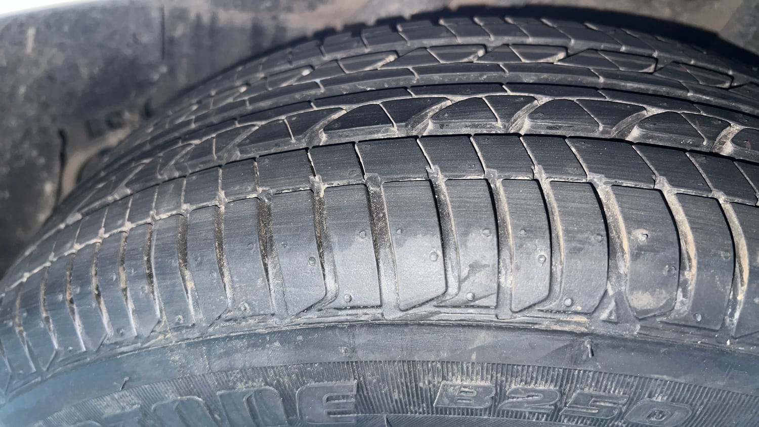 Used 2022 Honda City 4th Generation V Petrol Petrol Manual tyres LEFT REAR TYRE TREAD VIEW