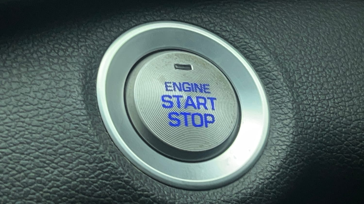 Used 2019 Hyundai Elantra 2.0 SX (O) AT Petrol Automatic top_features Keyless start