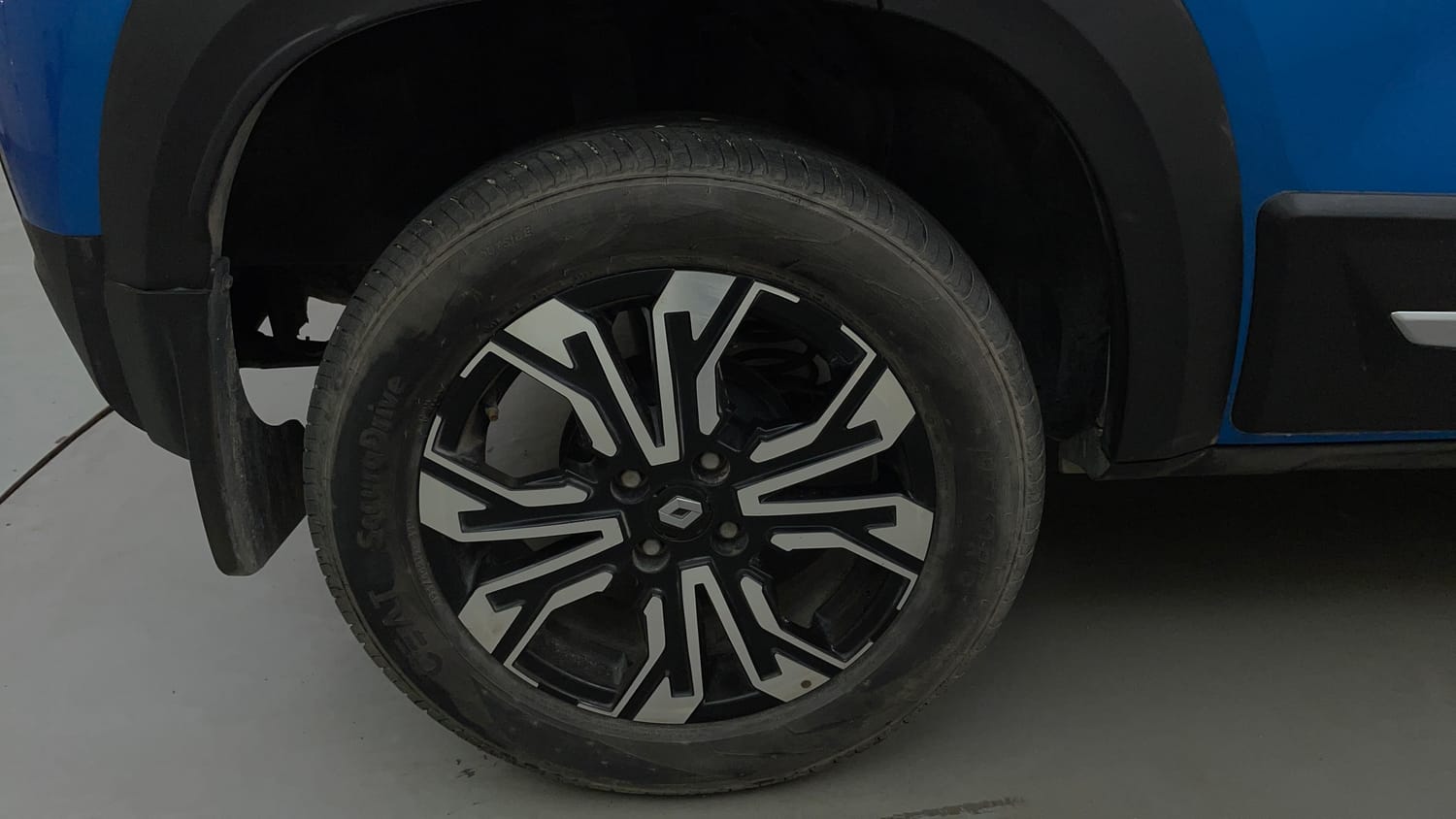 Used 2022 Renault Kiger RXZ AMT Petrol Automatic tyres RIGHT REAR TYRE RIM VIEW