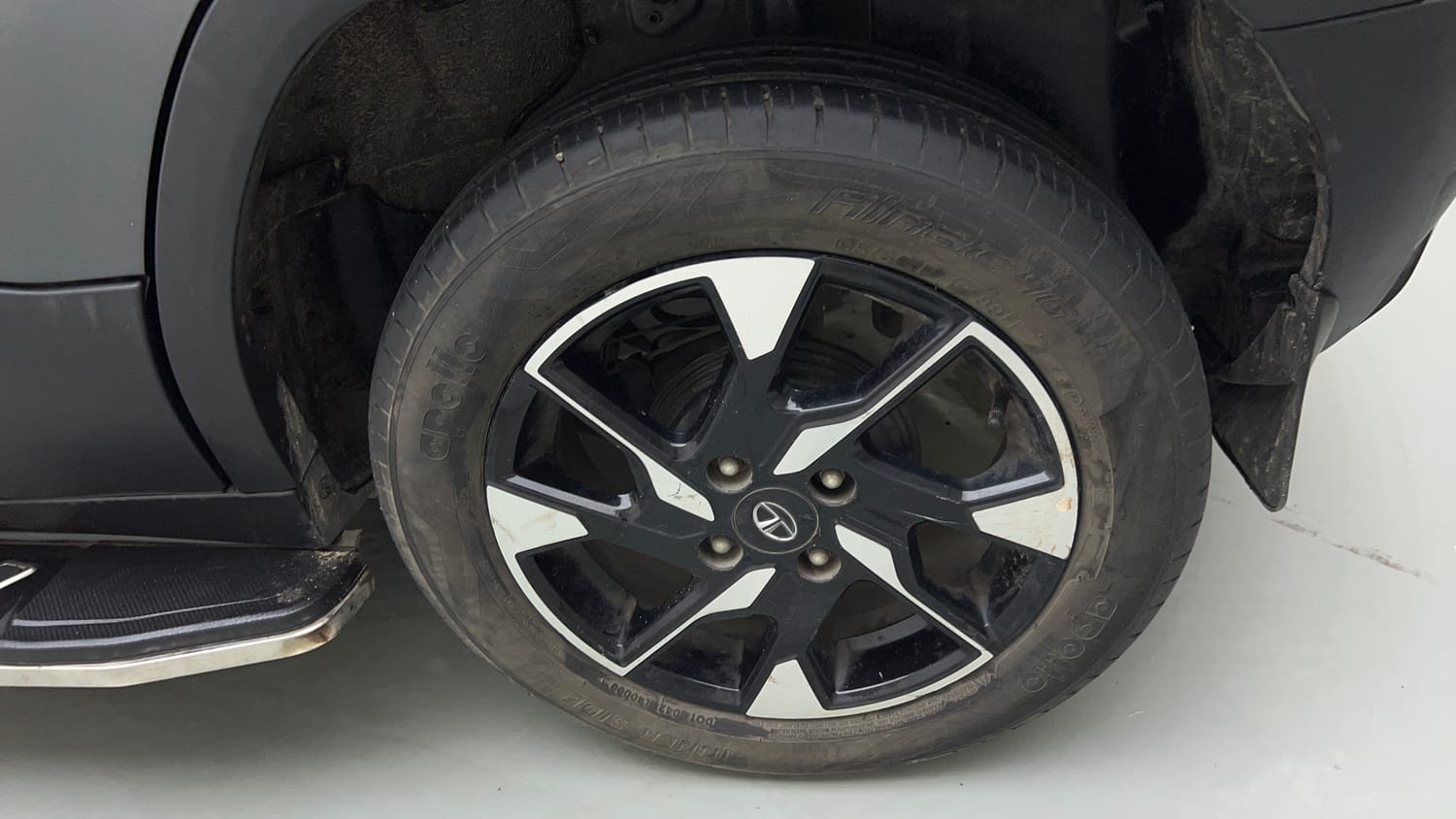 Used 2023 Tata Punch Creative Dual Tone AMT Sunroof Petrol Automatic tyres LEFT REAR TYRE RIM VIEW