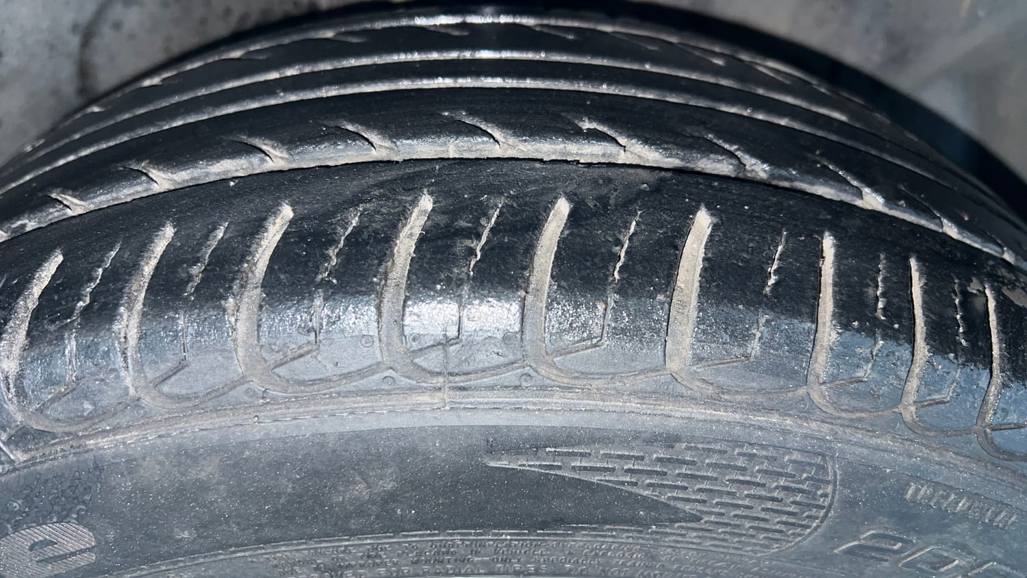 Used 2014 Ford EcoSport Titanium 1.0 Ecoboost (Opt) Petrol Manual tyres RIGHT FRONT TYRE TREAD VIEW