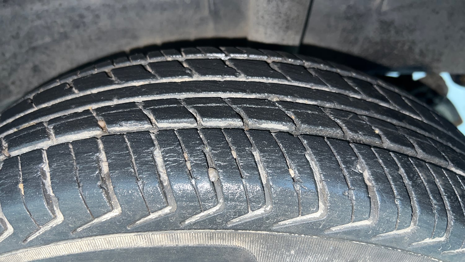 Used 2016 Renault Kwid RXT Petrol Manual tyres LEFT REAR TYRE TREAD VIEW