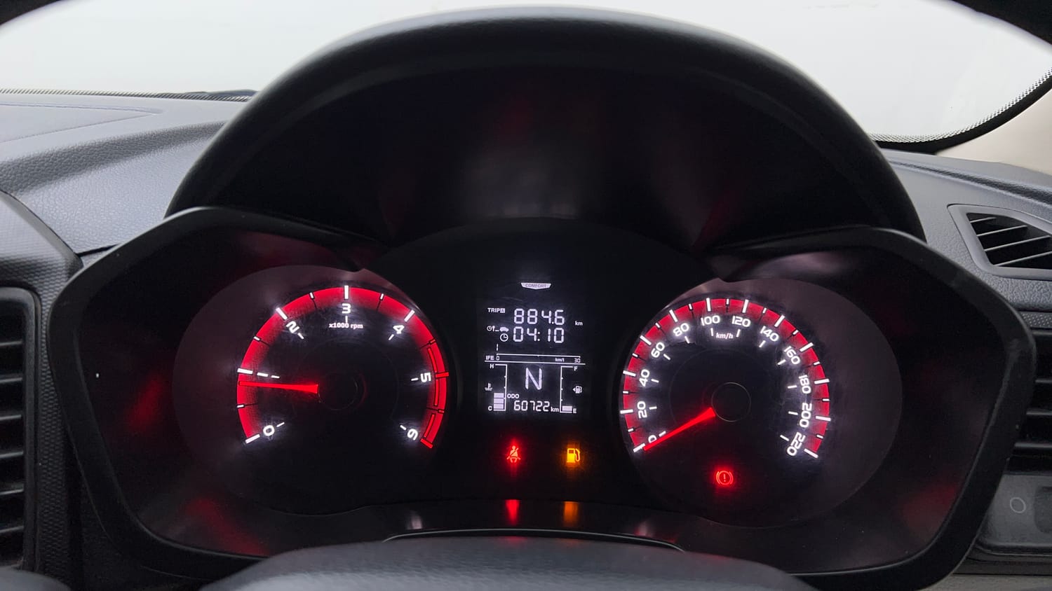 Used 2022 Mahindra XUV 300 W6 1.5 Diesel Diesel Manual interior CLUSTERMETER VIEW